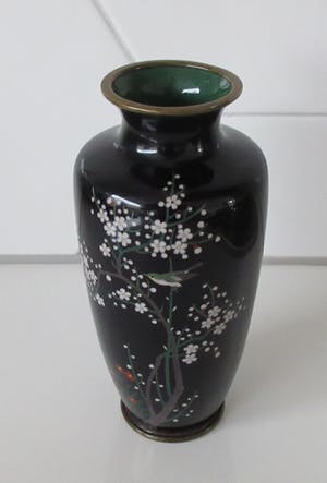 Niet of onleesbaar gesigneerd - Japans donkerblauw Cloisonne vaasje kopen? Bied vanaf 1!