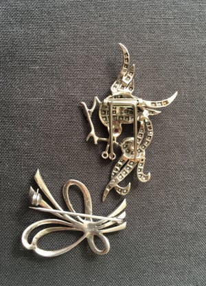1e gehalte Zilver - twee zilveren vintage broches: een vogel- en een fantasiebroche kopen? Bied vanaf 10!