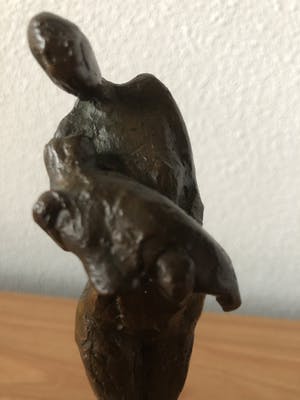 Anita Franken - Zwaar bronzen beeld " VROUW MET ZEEHOND " kopen? Bied vanaf 85!
