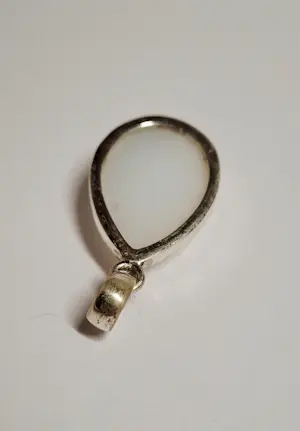 Nieuwe zilveren hanger met gezet  met natuurlijke witte maansteen. kopen? Bied vanaf 35!