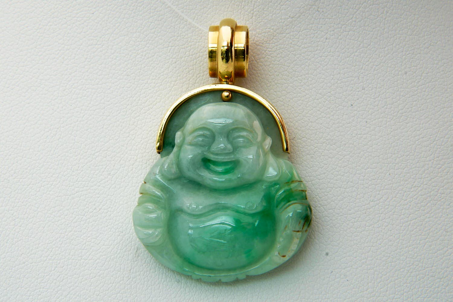 46 - Gedeeltelijk 18 karaat geel gouden hanger met lachende buddha kopen? Bied vanaf 120!