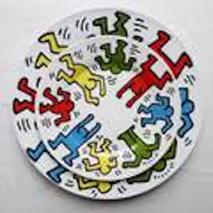 Keith Haring - Servies: 3 verschillende maten borden, 1 koffiekop en schotel kopen? Bied vanaf 250!