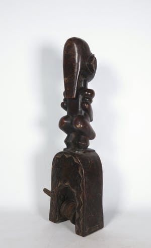 Fang - Houten katrol van een weefgetouw met vrouwenfiguur kopen? Bied vanaf 1!