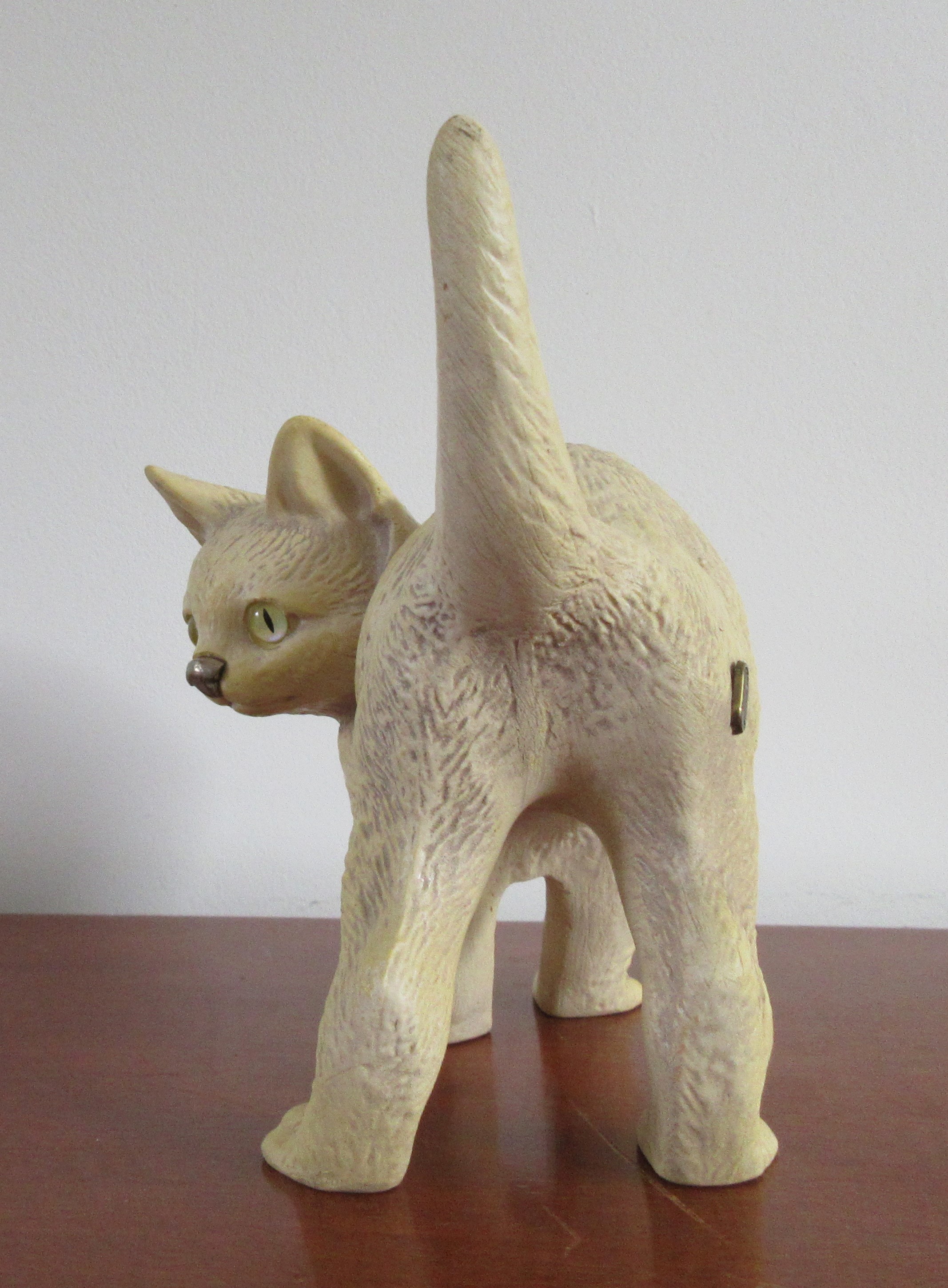 Niet of onleesbaar gesigneerd - Handgemaakte plastiek van een kat - Resin kopen? Bied vanaf 1!
