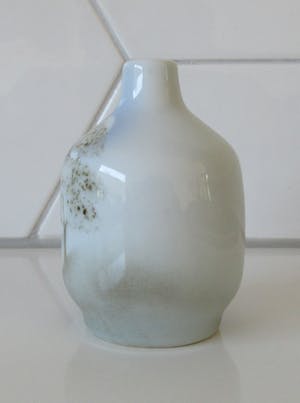 Niet of onleesbaar gesigneerd - Highbank Porseleinen Bibelotte vaasjes met afbeelding Schots winterlandschap kopen? Bied vanaf 1!