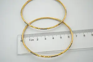 28 - Set van TWEE hoog-gehalte 22Krt bicolor gouden "rinkel" armbanden kopen? Bied vanaf 1080!