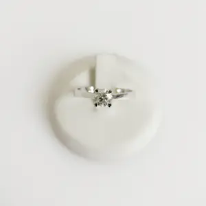 Diamanten ring kaufen? Bieten Sie von 950!