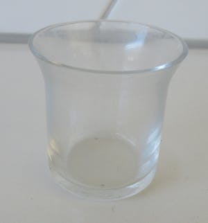 Niet of onleesbaar gesigneerd - Twee antieke filigraan zilveren glashouders - een met origineel glas - kopen? Bied vanaf 10!