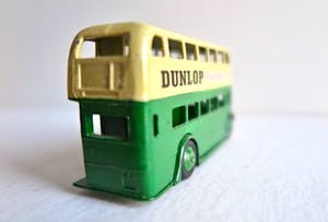 Curiosa - Dinky Toys (3): Oude Engelse Meccano Dubbeldeckbus en Mailbus / Ovaltine Bus kopen? Bied vanaf 50!