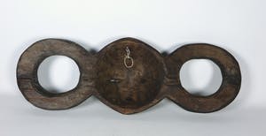 Boa - Bijzonder oorlogsmasker beschilderd met rood en wit pigment kopen? Bied vanaf 1!