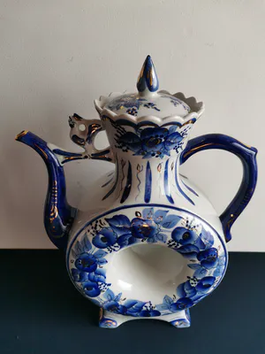 Niet of onleesbaar gesigneerd - Fraai gedecoreerde Chinese koffiepot met kraaiende haan kopen? Bied vanaf 1!