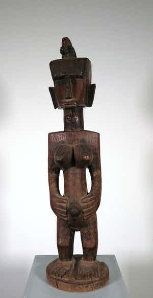 Marka - Hout en metaal, Staand vrouwenfiguur verkocht voor € 1!