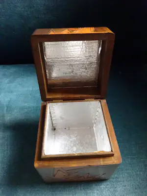 Conrad Fehn - Zeldzaam bewerkt houten theekistje kopen? Bied vanaf 75!