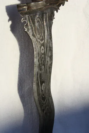 Niet of onleesbaar gesigneerd - Een bijzondere Oude, (LUK 11), Unieke Indonesische Balinese Kris/Keris, kopen? Bied vanaf 1!