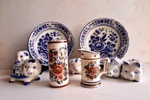 Porceleyne Fles - / Royal Delft - Kannetje, Vaasje, Set Sierborden en Spaarvarkentjes verkocht voor € 1!