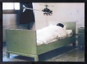 Roman Signer - Videostill, Bett - Ingelijst kopen? Bied vanaf 1!