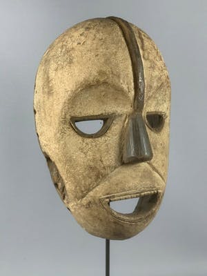 Pende - 210124 - Old African mask from the Pende - Congo kopen? Bied vanaf 35!
