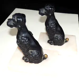 Niet of onleesbaar gesigneerd - 2 Boekensteunen van Honden kopen? Bied vanaf 1!