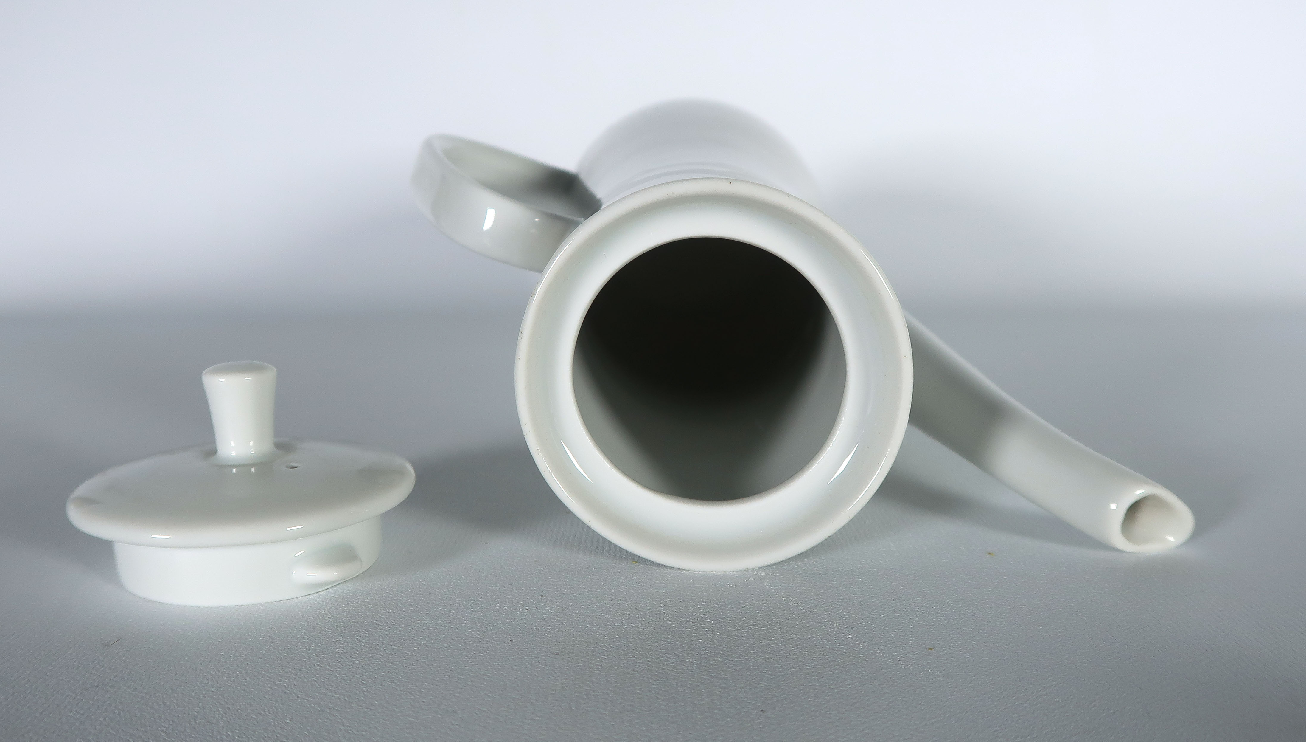 N.V. Porselein- en Tegelfabriek Mosa - Porselein, Koffiepot met roomstel ''Noblesse'' kopen? Bied vanaf 15!