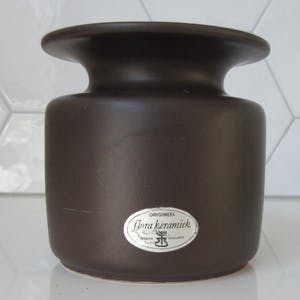 Floris Meydam - Matbruin platelen vaasje - Flora Hardenberg kopen? Bied vanaf 1!