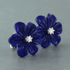 18k witgouden oorknoppen met bloemvorm lapis lazuli en briljant geslepen diamant kopen? Bied vanaf 200!