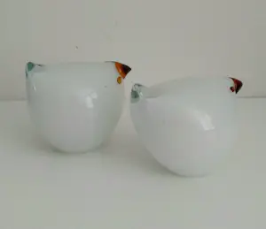 Niet of onleesbaar gesigneerd - twee superleuke glazen kippetjes, mondgeblazen kopen? Bied vanaf 1!