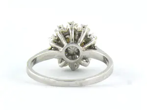 18k gouden ring bezet met parel en erom heen single cut geslepen diamant kopen? Bied vanaf 280!