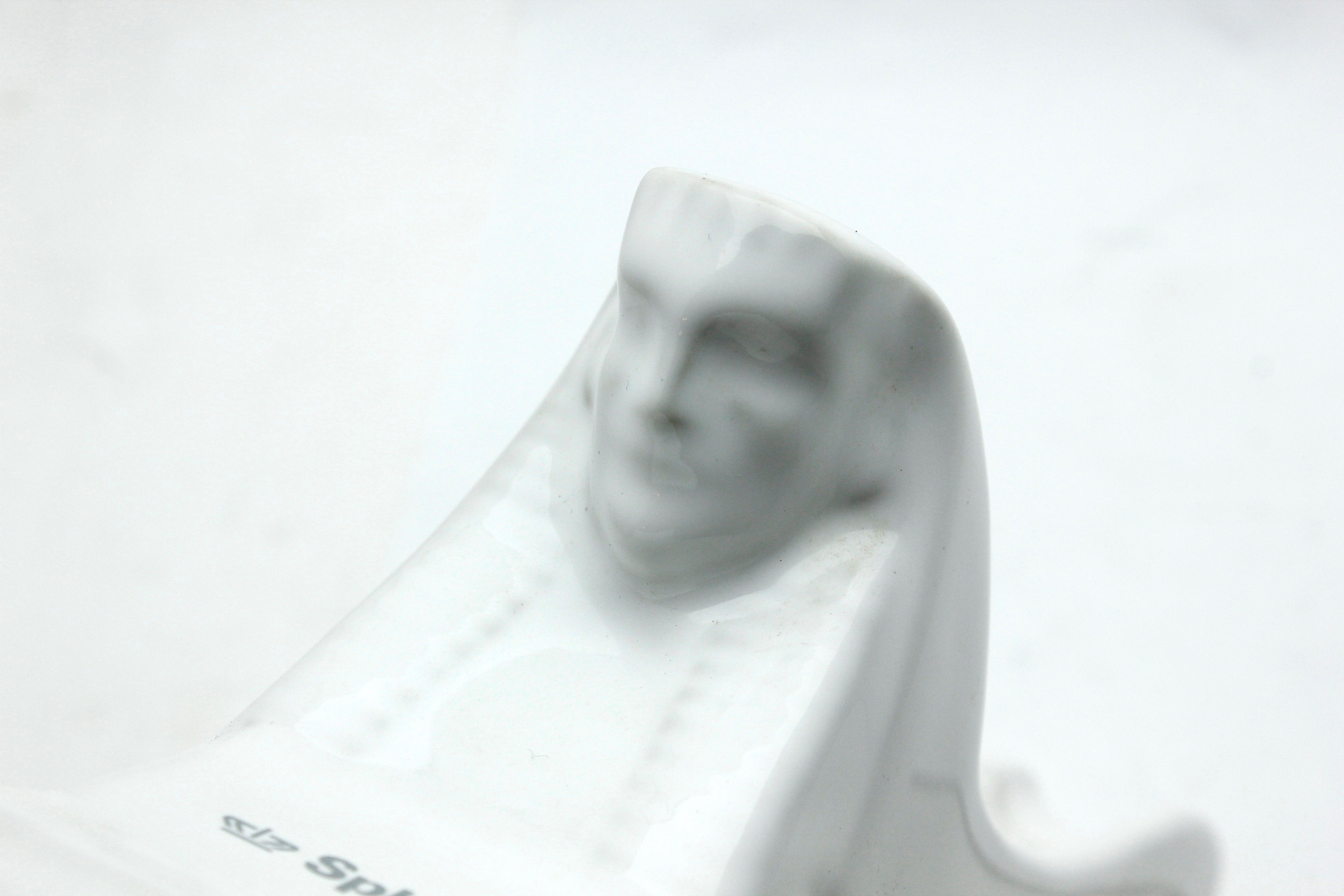 De Sphinx - Iconische wit mat geglazuurde aardewerk asbak 'sphinx' 1960's kopen? Bied vanaf 9!