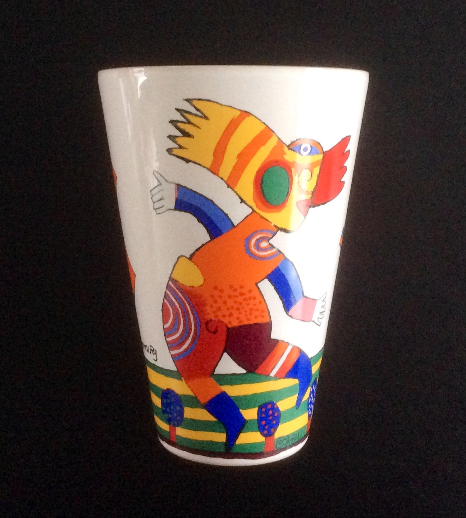 Clemens Briels - Vaas - ‘Looking for a landingstrip in the 21 ste century’ verkocht voor € 22!