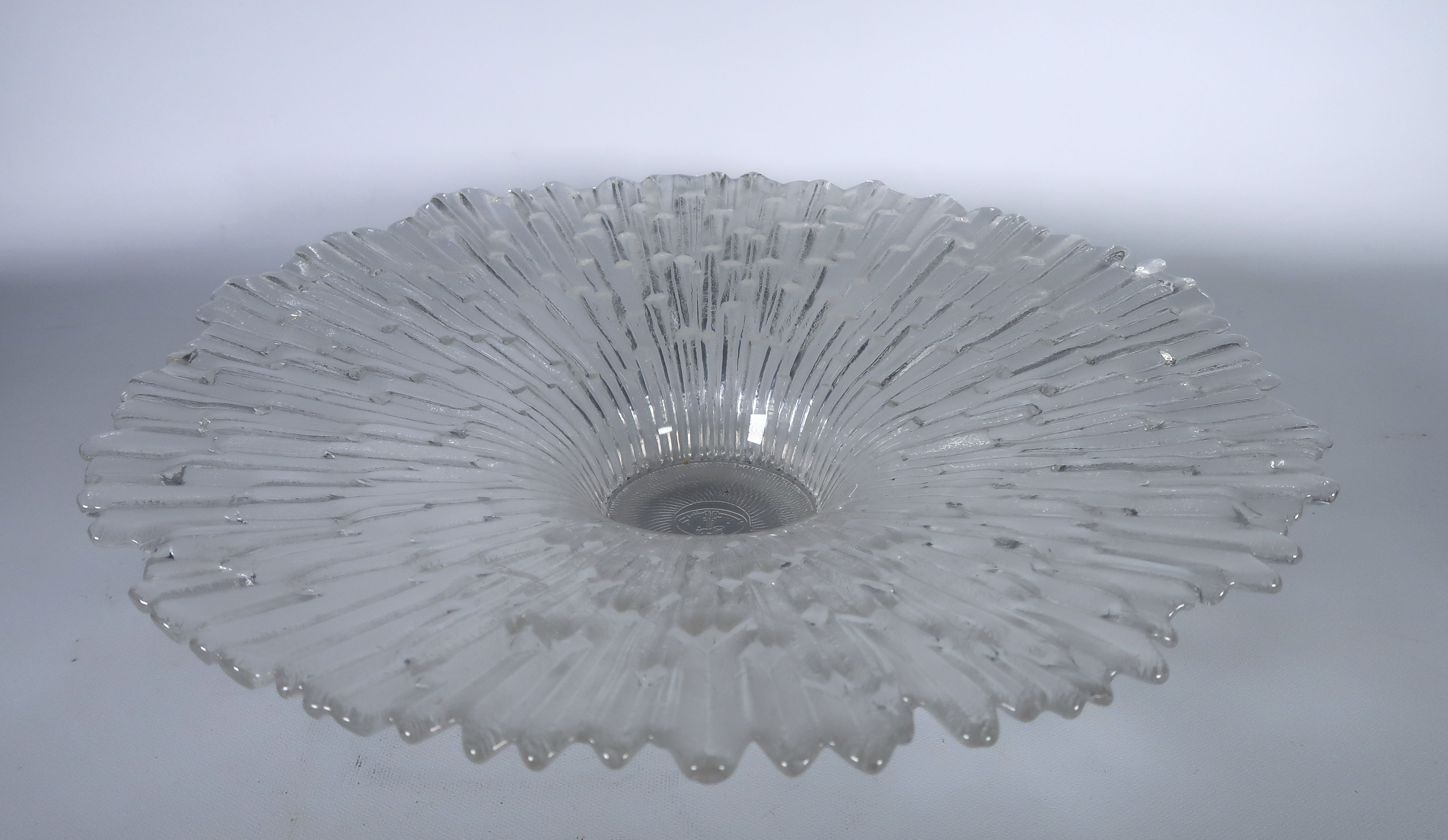 Niet of onleesbaar gesigneerd - Glas, Platte schaal kopen? Bied vanaf 1!