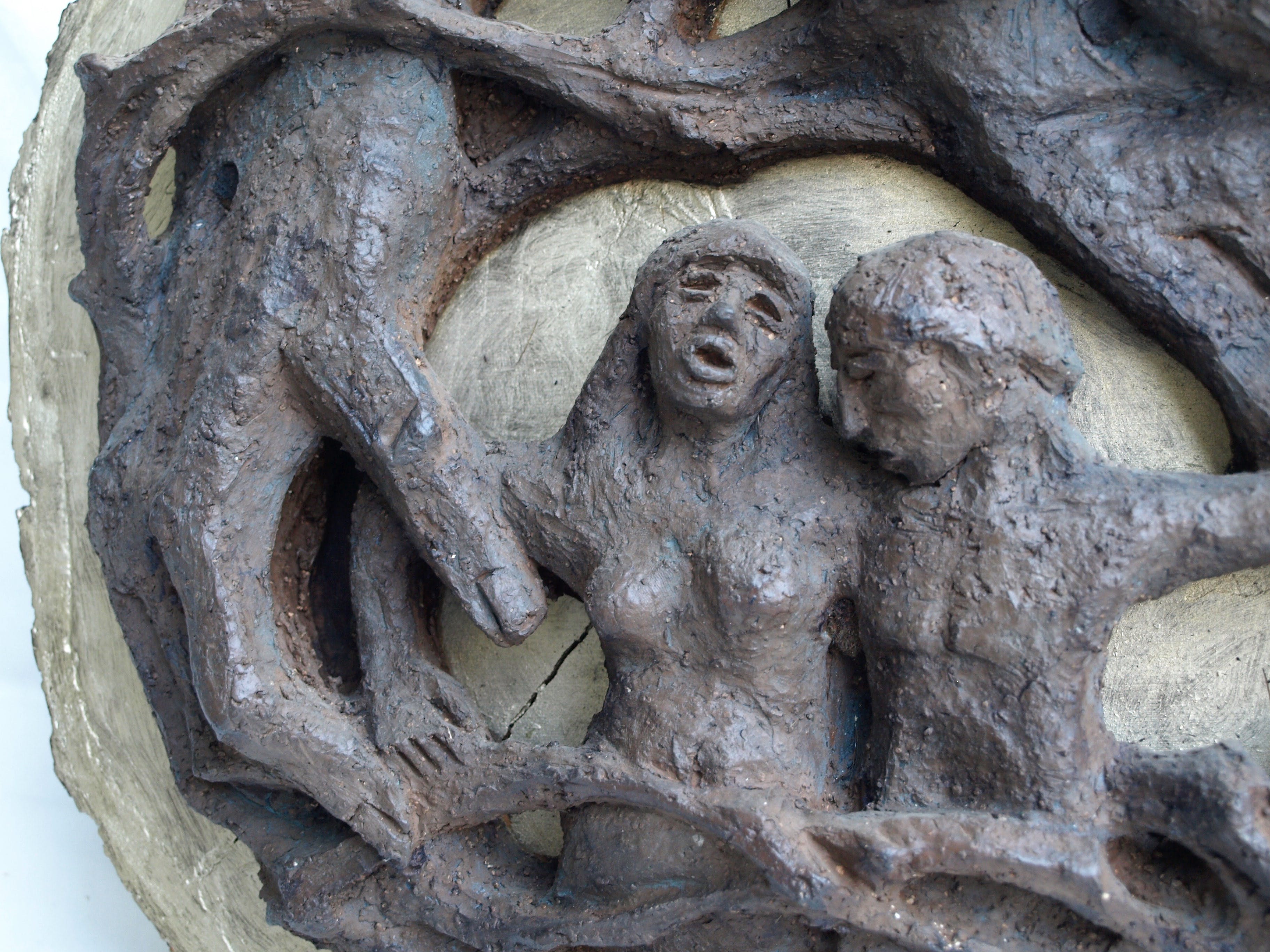 Klaas Pijlman - Sculpture - Erbarmen - Chamotte / Aardewerk op hout – 1979 kopen? Bied vanaf 50!