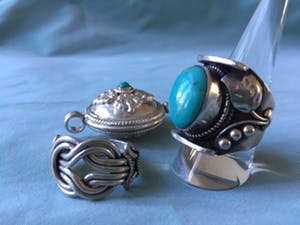 1e gehalte Zilver - 925 zilveren ringen en een verzilverde hanger kopen? Bied vanaf 1!