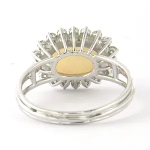 18k gouden ring met centraal opaal en briljant geslepen diamant tot. 0.36ct kopen? Bied vanaf 640!