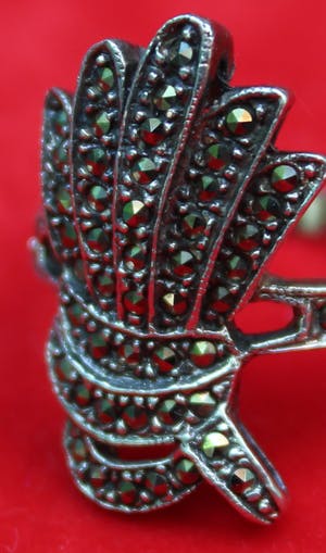 1e gehalte Zilver - Zilveren ring met markesietjes kopen? Bied vanaf 29!