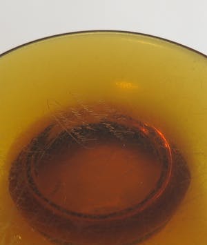 Moser - & Sohne - Amberkleurige amfoorvormige vaas met een band van vechtende Amazones kopen? Bied vanaf 100!