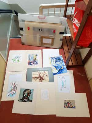 Niet of onleesbaar gesigneerd - 2 grote mappen met veel (studie) materiaal van onbekende kunstenaar. verkocht voor € 1!