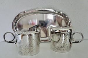 WMF - Geislingen - Art Deco Style 3-piece Silver Hammered Milk Jug and Sugar Bowl. kopen? Bied vanaf 50!