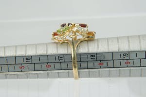 1322 - Sierlijke 14 karaats geel-gouden fantasie ring met diverse kleurstenen kopen? Bied vanaf 120!