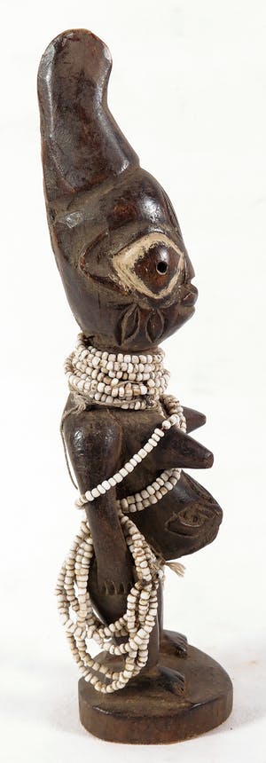 Ibedji - Vrouwenbeeld met witte kralen kopen? Bied vanaf 1!