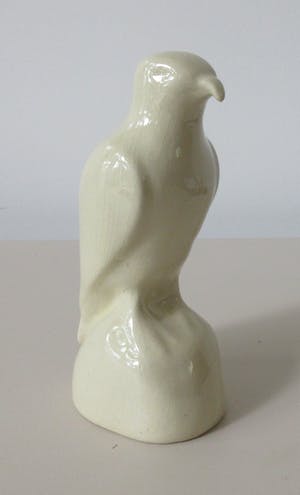 Niet of onleesbaar gesigneerd - Art deco platelen plastiek van een Havik kopen? Bied vanaf 1!