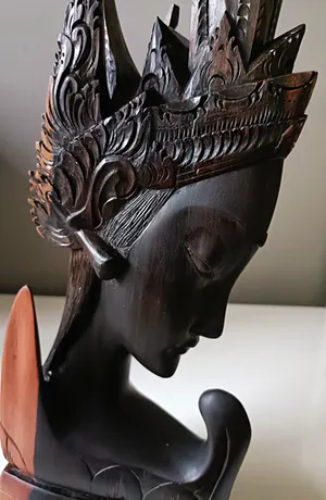 Niet of onleesbaar gesigneerd - Coromandel houten hoofd van Balinese danseres kopen? Bied vanaf 1!