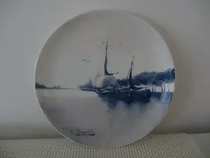 N.V. Porselein- en Tegelfabriek Mosa - 2 antieke Delftse borden kopen? Bied vanaf 50!