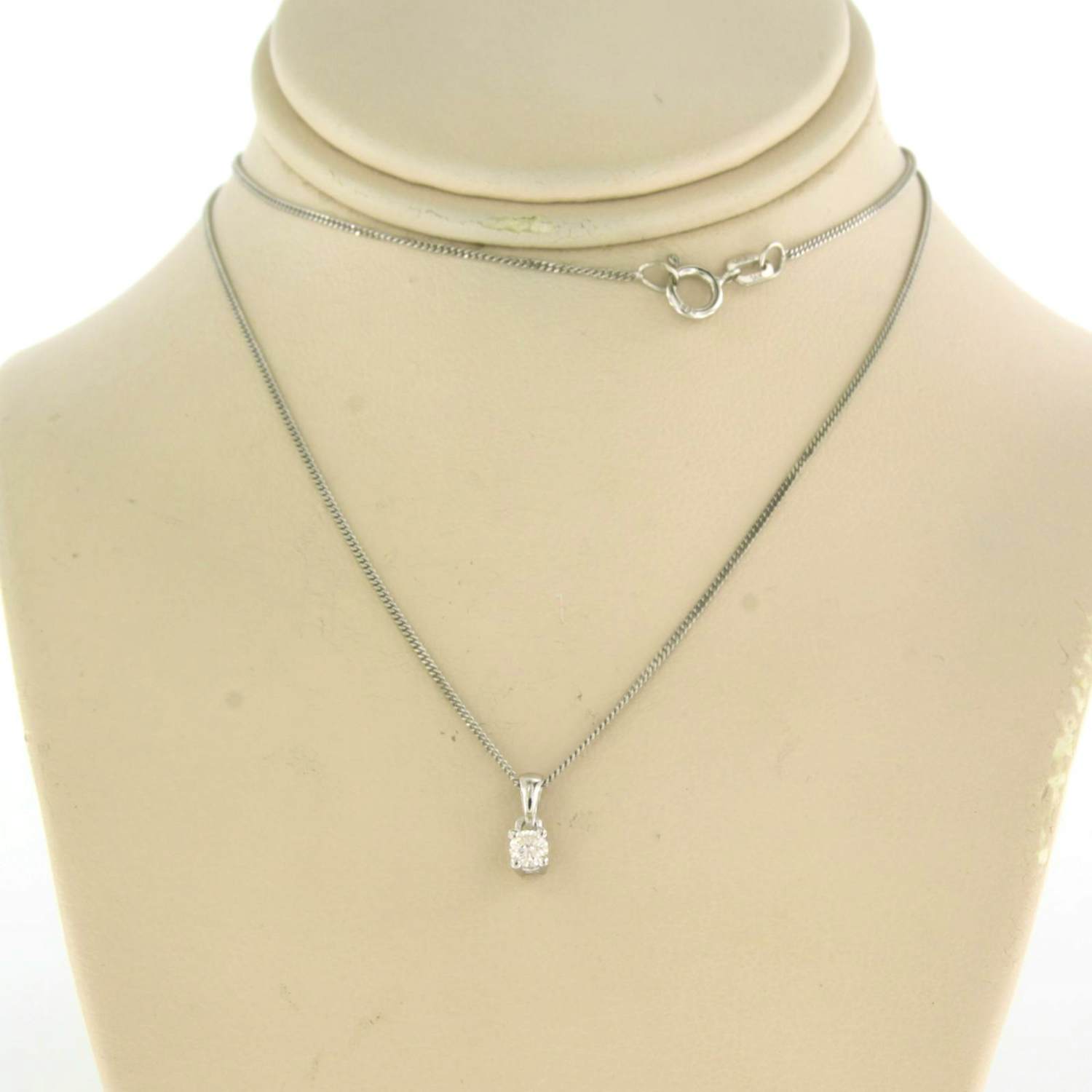 14k witgouden collier met solitairhanger met briljant geslepen diamant 0.10ct kopen? Bied vanaf 190!