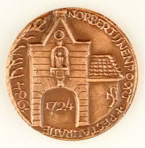 Niel Steenbergen - Bronzen penning: Norbertijnenpoort, 1984 verkocht voor € 75!