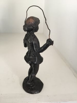 Astrid Veldhuyzen-Koppen - Sculptuur “ Meisje met springtouw “ kopen? Bied vanaf 30!