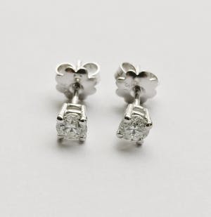 0.62 ct Diamond Solitaire Earrings kopen? Bied vanaf 450!