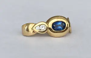 18 kt geelgouden clip hanger met saffier en diamanten kopen? Bied vanaf 380!