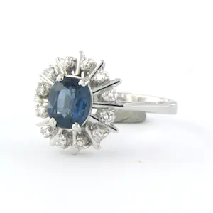 18k witgouden entourage ring met doublet saffier en single cut geslepen diamant kopen? Bied vanaf 310!