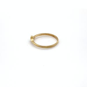 18kt gouden ring+saffier, 53/17, 1,22 gr kopen? Bied vanaf 65!