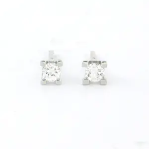 18k wit gouden solitair oorknoppen met briljant geslepen diamant tot. 0.20ct kopen? Bied vanaf 325!